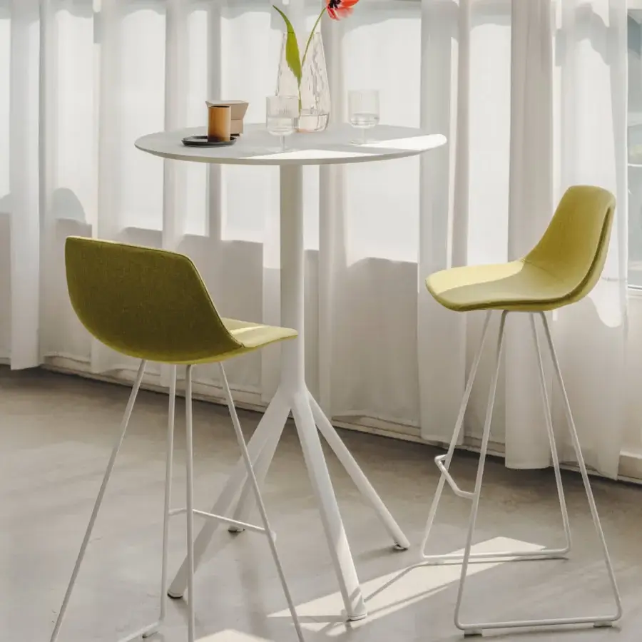 Superior Lapalma Fork bar table with white-lacquered HPL Fenix® top and powder-coated aluminum base