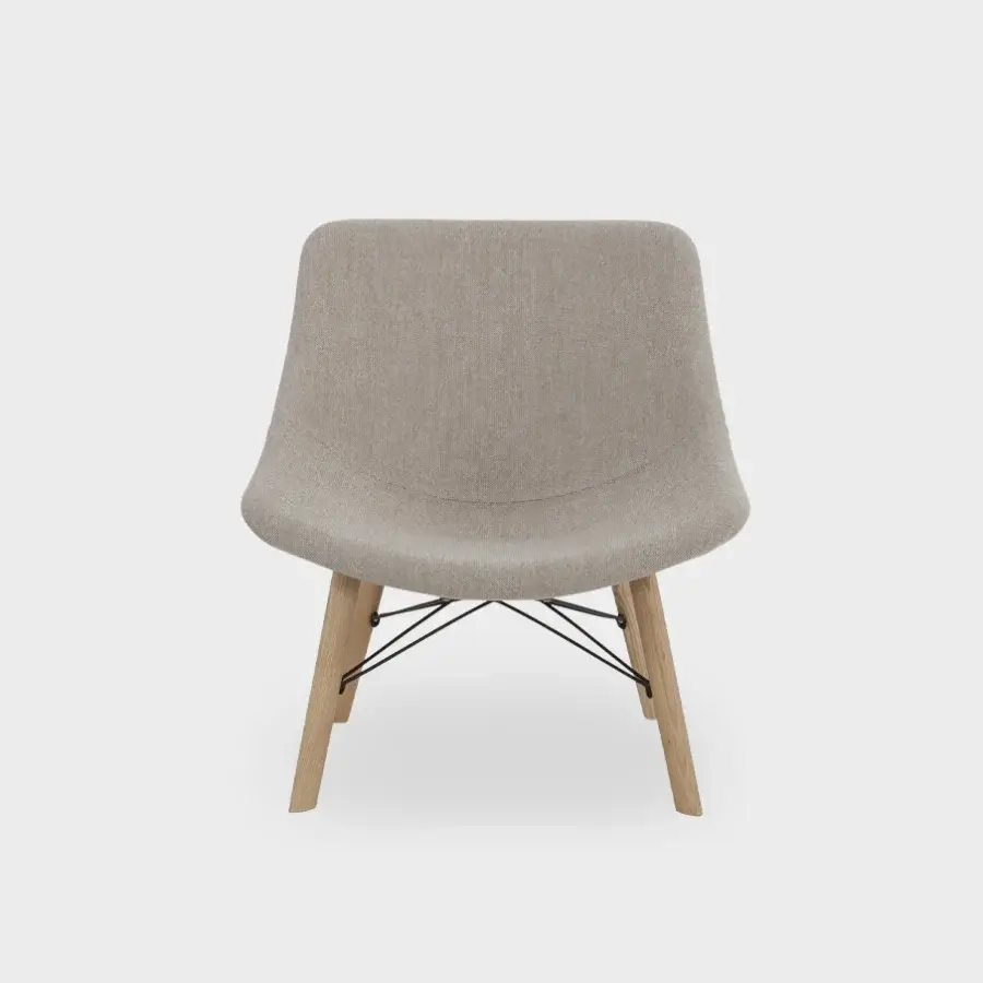 Refined Lapalma Auki lounge chair with sinuous lines upholstered in light beige textile and solid ash wood base
