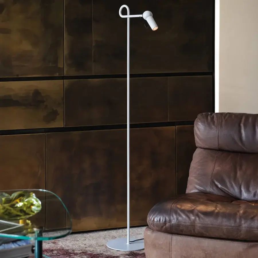 Distinguished Kundalini Bird floor lamp with die-cast varnished aluminum head and coated metal structure in a clean white finish