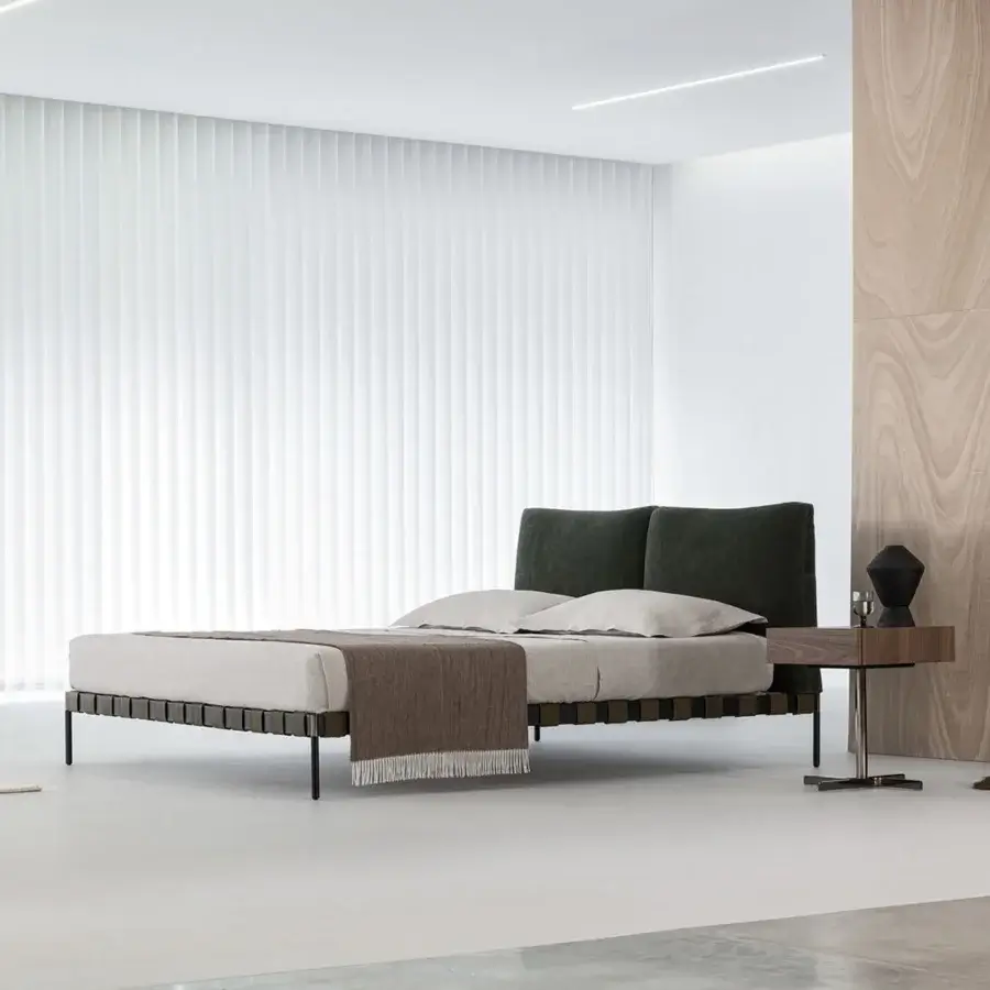 Superior Cierre1972 Oscar bed with dark green textile upholstery and a woven grid support built with a dark metal frame