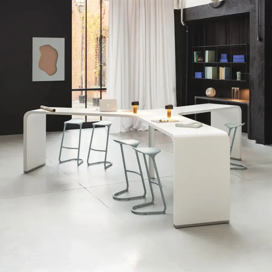 Superior Lapalma Brunch workstation in white laminate with powder-coated metal base and four light gray stools