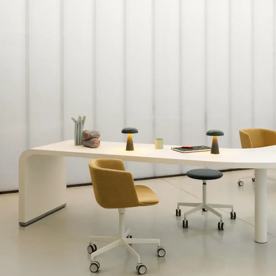 Superior Lapalma Brunch workstation presents a curved white laminate top with a powder coated white metal base and dark gray lamps