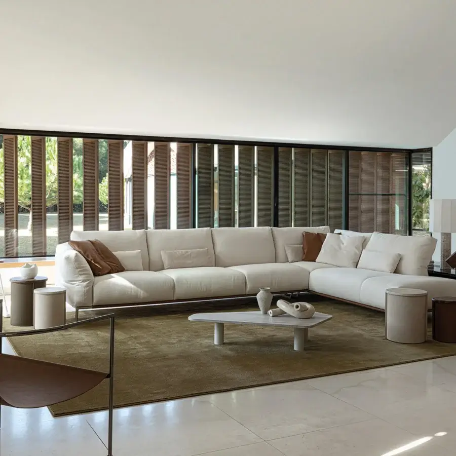 Elegant Cierre1972 Chapeau sectional upholstered in light beige textile with a matte finish and included brown accent pillows