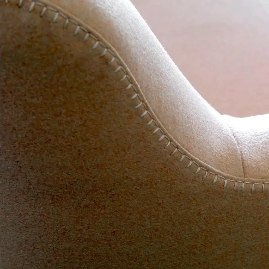 Distinguished Verzelloni Divanitas sofa crafted with solid wood and burnished cast aluminium feet, upholstered in textured beige textile with white “Punto Cavallo” stitching