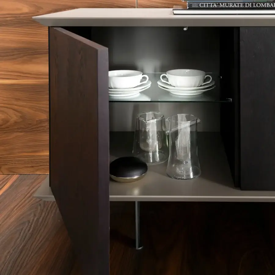 Superior Ozzio Italia Brera sideboard with lacquered container, natural wood and glass shelves built with a smooth finish