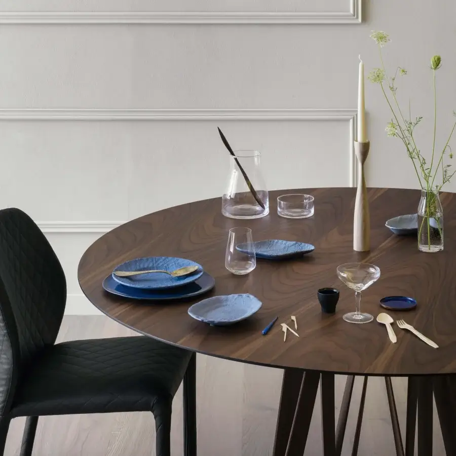 Superior Miniforms Acco table displaying a dark brown wood grain and distinct wooden lines built for dining areas