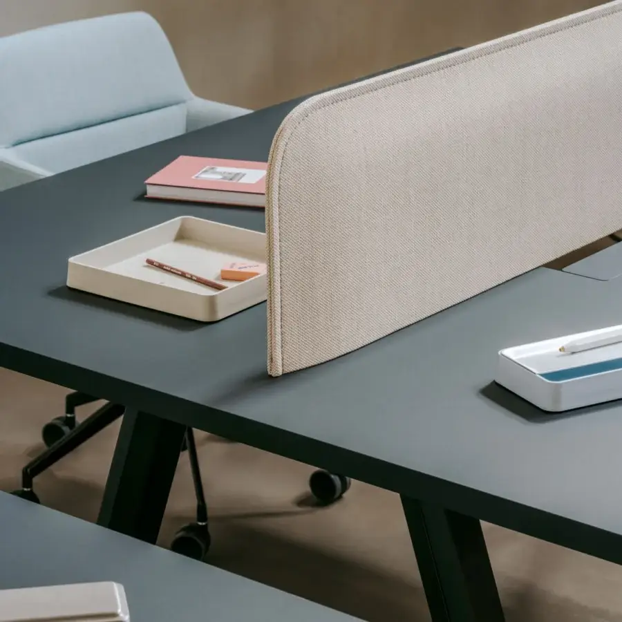Exceptional Lapalma Ori workstation with dark gray HPL Fenix® top and light beige sound-absorbing fabric panel crafted with powder-coated metal legs