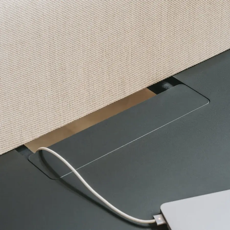 Distinguished Lapalma Ori workstation with dark gray matte HPL Fenix® top and beige sound-absorbing fabric partition panel