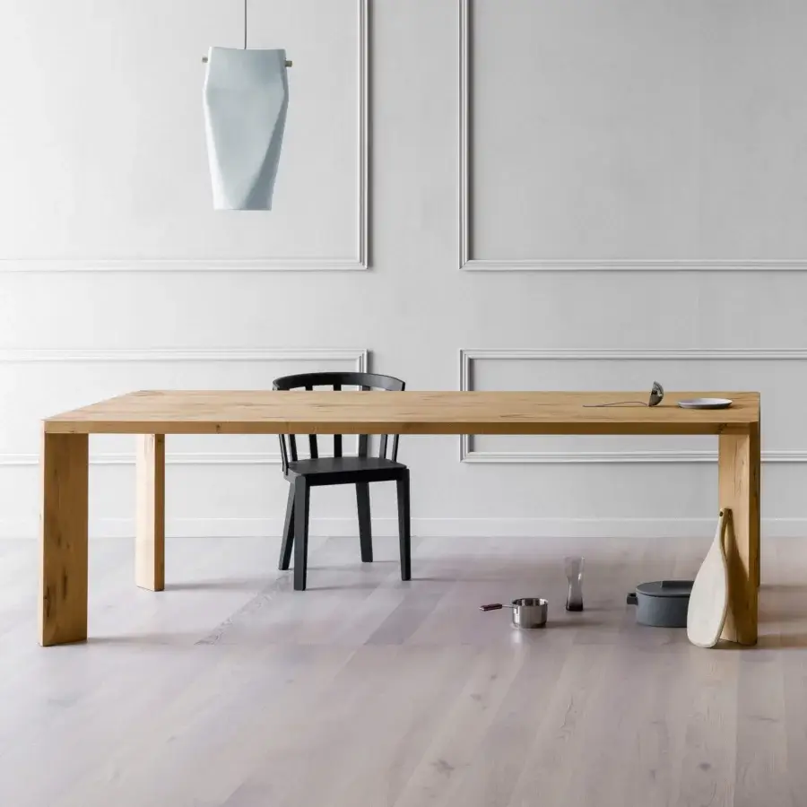Superior Miniforms Manero table crafted in wood with a matte finish displaying a natural grain and assertive geometric form