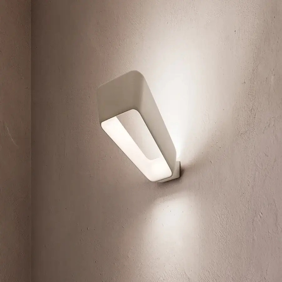 Elegant Kundalini Frame wall lamp with rounded rectangular die-casted aluminum diffuser and smooth matte white finish