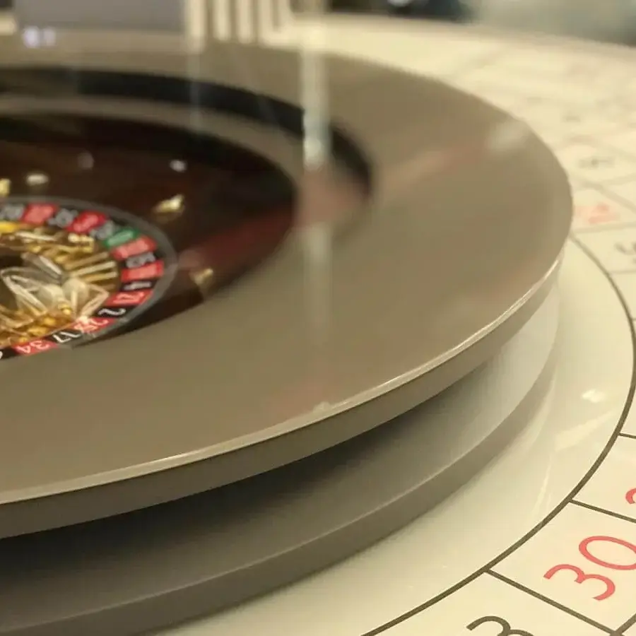 Elegant Vismara Convivium roulette table crafted with lacquered glass and a tiered matte finish base