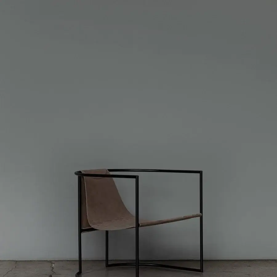 Elegant Cierre1972 Jamiro lounge chair with tan “cuoio effect” bonded leather and matte black metal frame