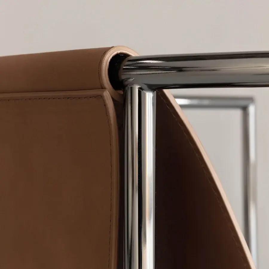 Elegant Cierre1972 Jamiro lounge chair in tan leather with “cuoio effect” finish and polished chrome-like metal frame