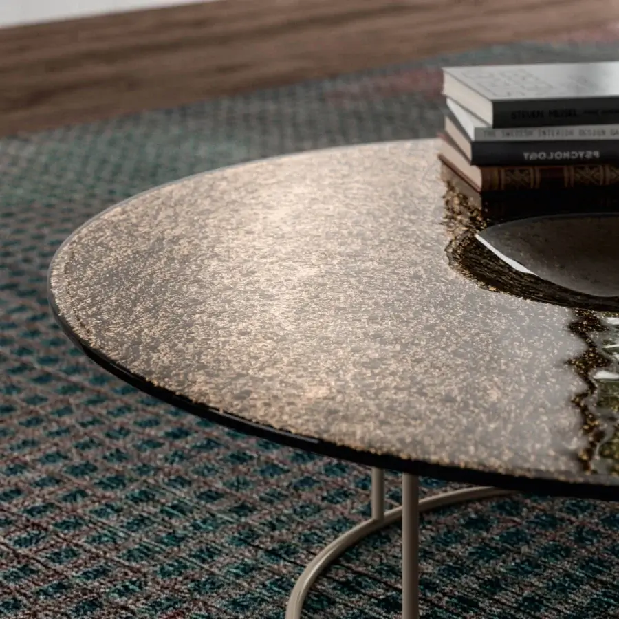 Exceptional Ozzio Italia Moved coffee table with mottled gold tones and light beige metal rods built upon a circular base