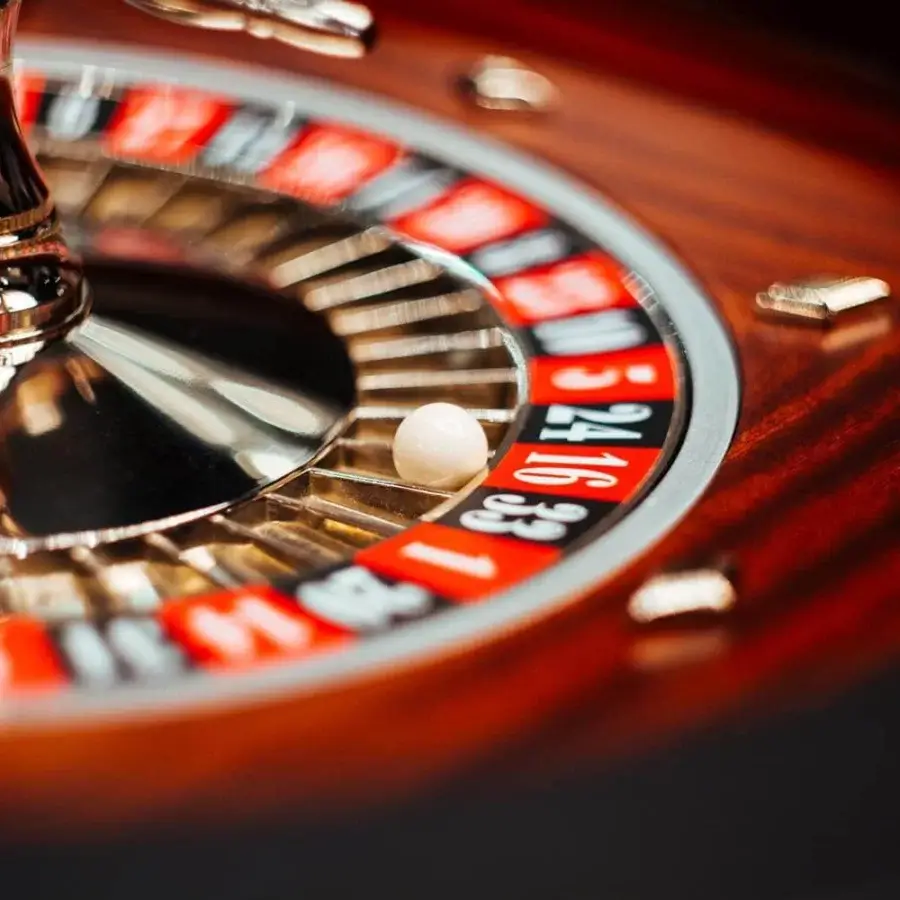 Distinguished Vismara Montecarlo roulette table with lacquered ring base and tempered glass top crafted in glossy wood and steel profiles