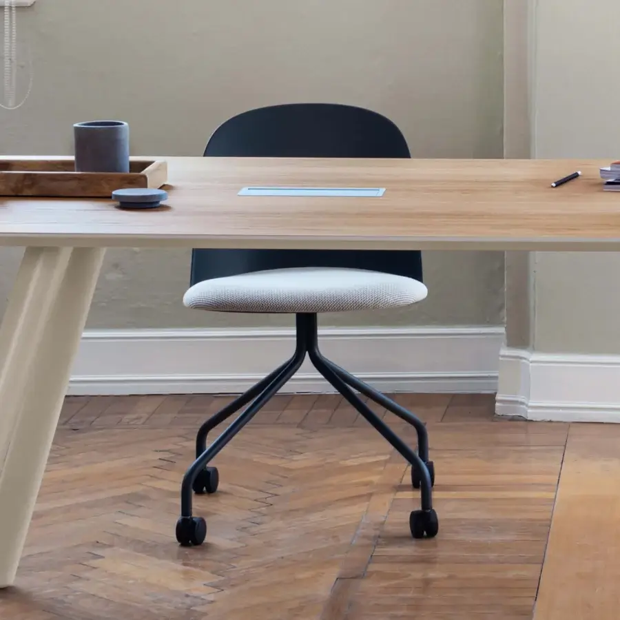 Elegant Miniforms Iola office chair with black expanded polyurethane backrest and light gray textile seat supported by a black metal base