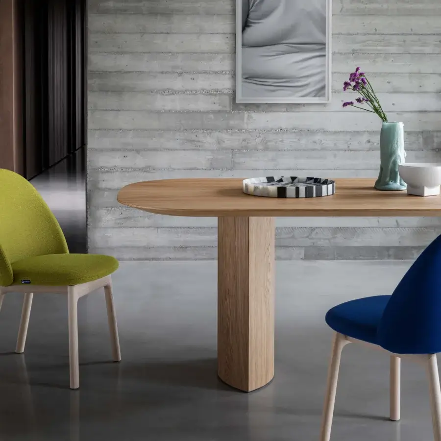 Superior Miniforms Iola Wood chair crafted with vibrant green textile and light-toned wooden legs exhibiting curved lines