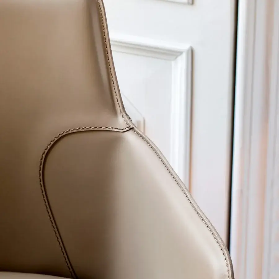 Distinguished Bross Ned armchair with curved armrests and backrest in sophisticated taupe leather with high-end wood legs