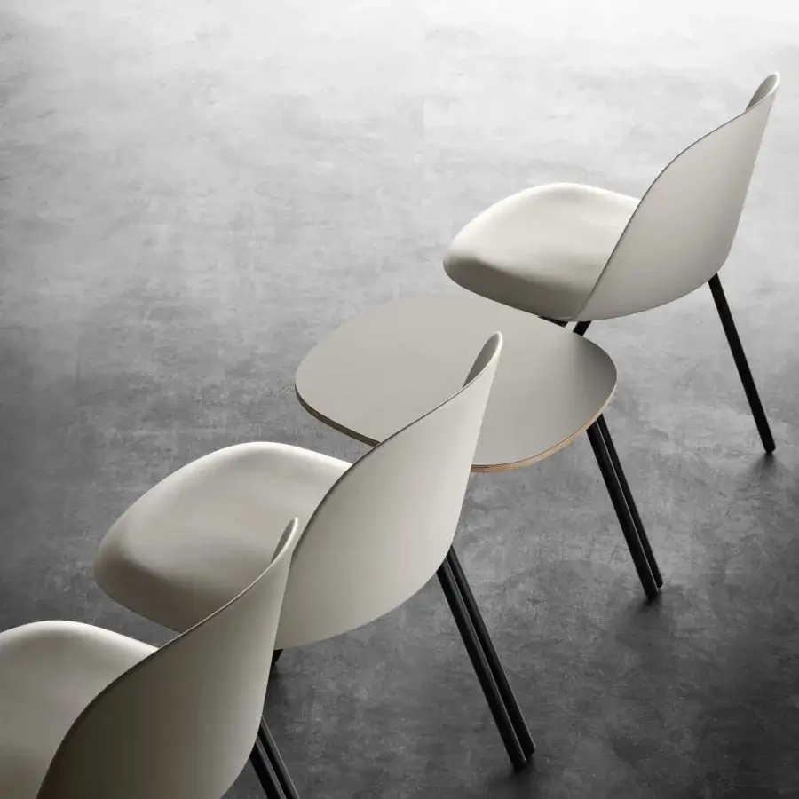 Superior Miniforms Mariolina Edu chair in light gray polypropylene with slim black metal legs for a modern form