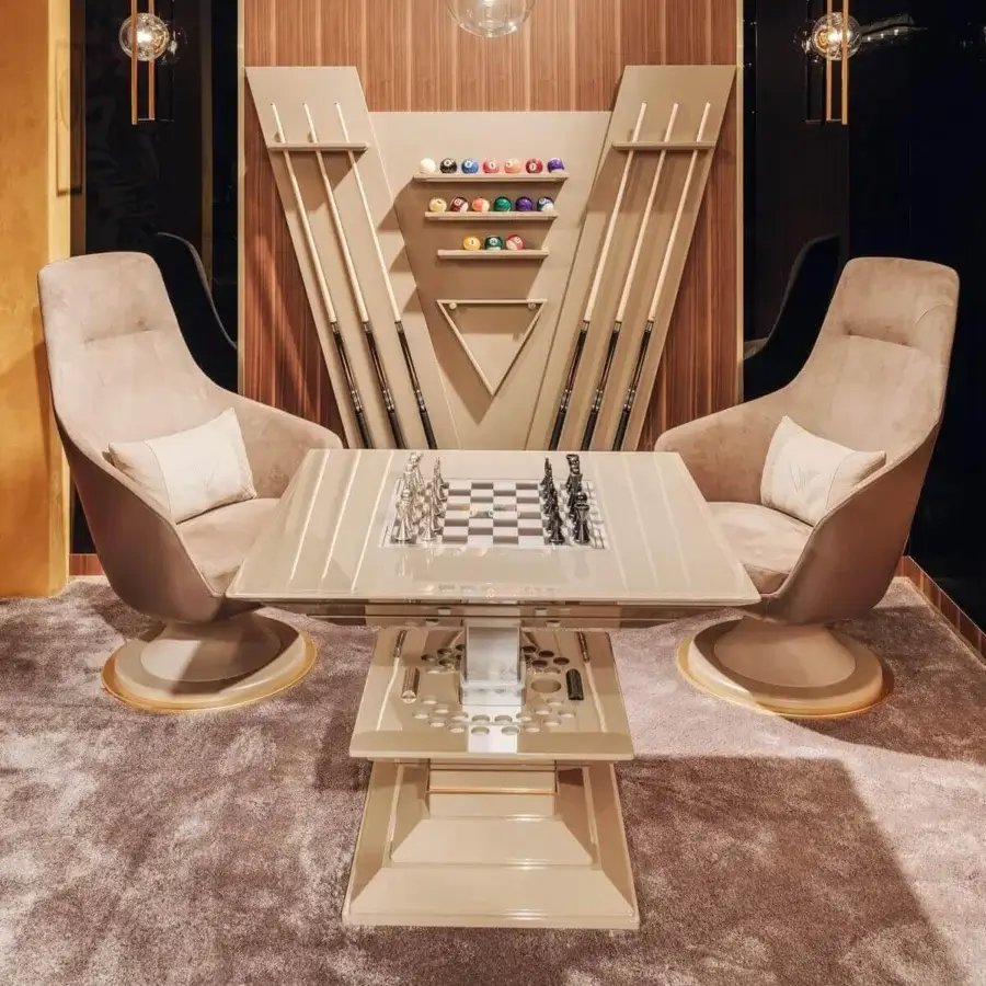 Captivating Vismara Scaccomatto table with inlaid ebony, erable wood and mother-of-pearl squares in glossy light beige lacquer and gold accents