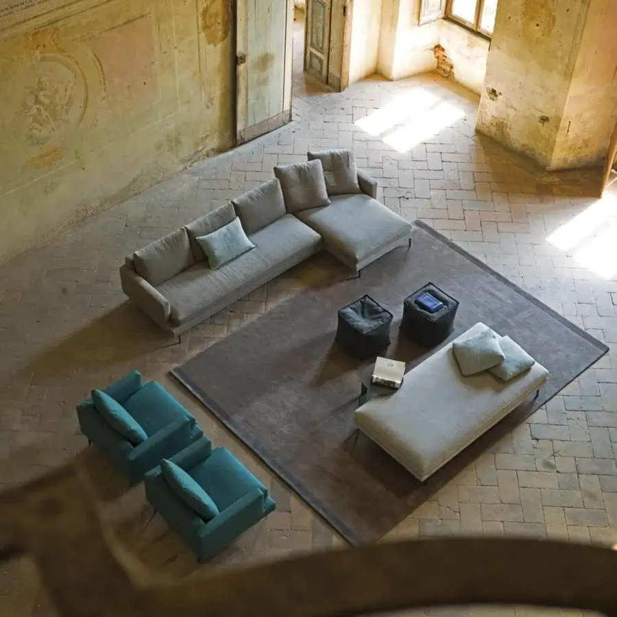 Elegant Verzelloni Larsen chaise lounge with light grey textile upholstery and bronze finished aluminium cast feet