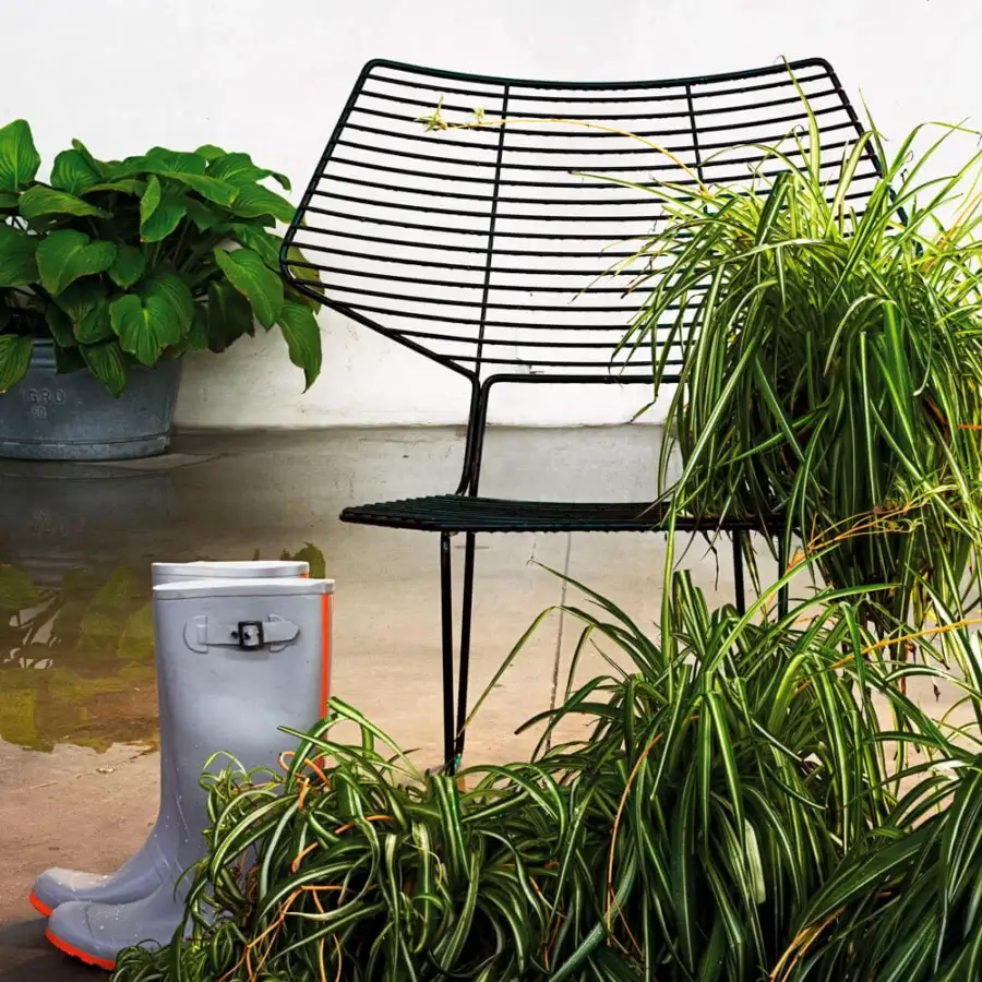 Exceptional Casamania Alieno lounge chair with geometric form crafted in painted metal and matte finish