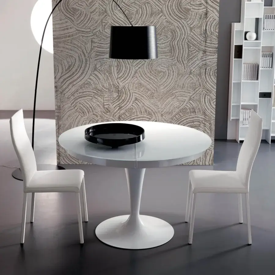 Exceptional Ozzio Italia Eclipse table with glossy white tabletop and sleek tulip base, built to extend for comfortable dining