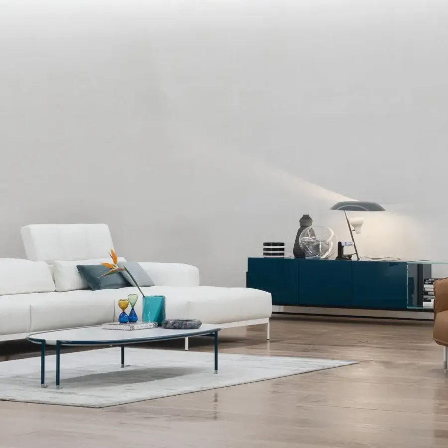 Elegant Cierre1972 Oscar sectional with smooth white textile upholstery and slim chromed metal legs