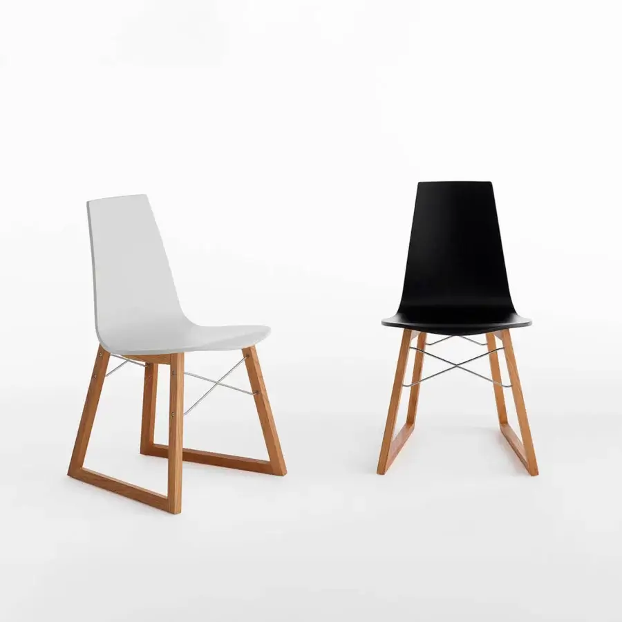 Distinguished Horm Ray chair with curved lacquered plywood body and premium wood base crafted with chrome-plated steel cross-bars
