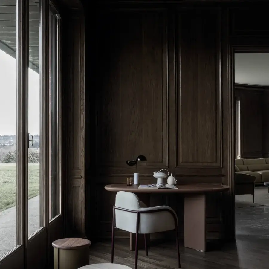 Superior Cierre1972 Zed desk crafted in Italy with light brown leather and light tan wood exhibiting a smooth finish
