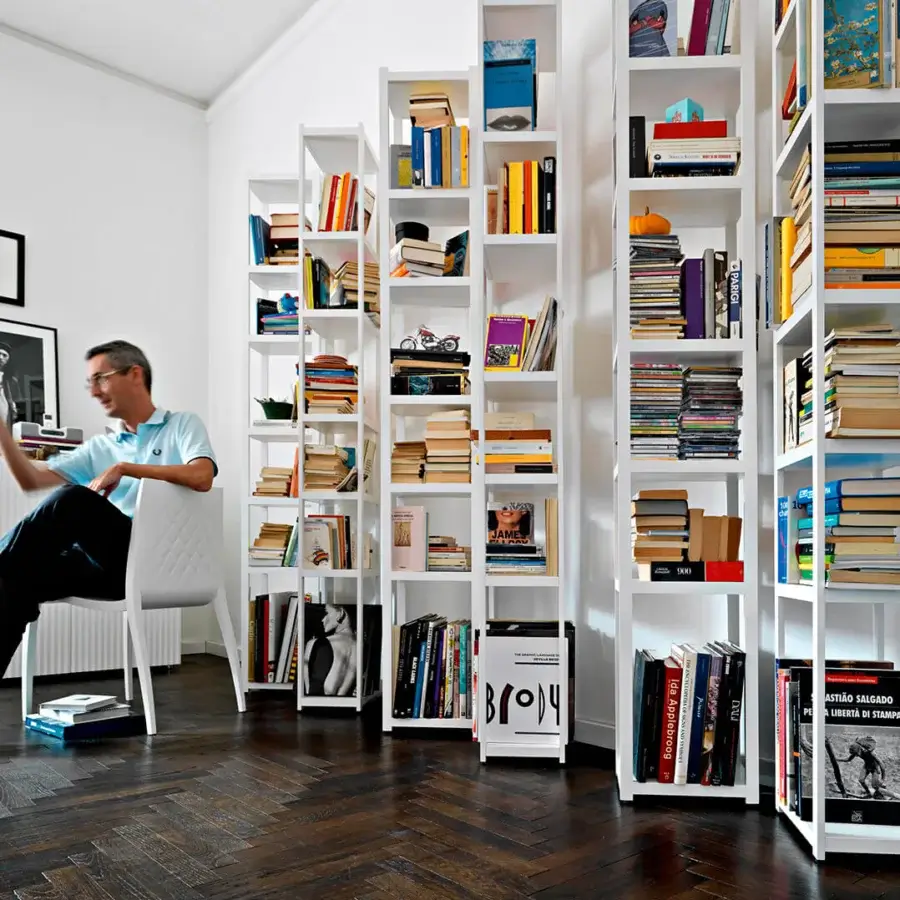 Distinguished Horm Singles bookcase with a solid lacquered beech structure and fixed lacquered MDF shelves in crisp white finish