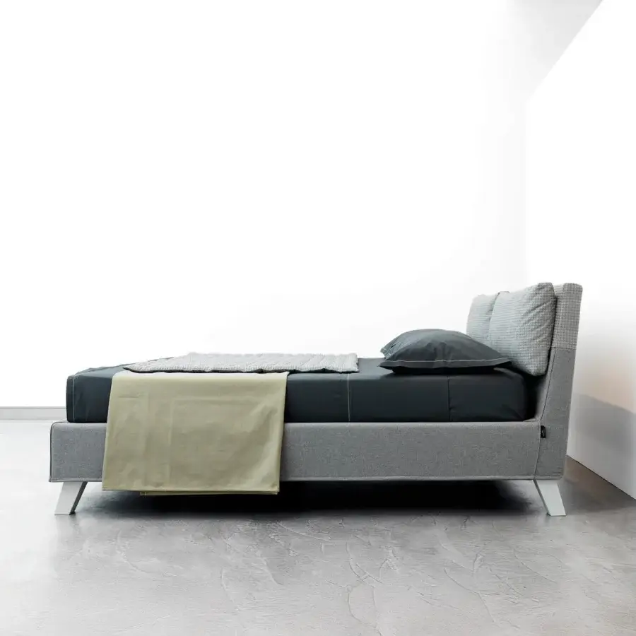 Exceptional Horm Bahamas bed with smooth gray textile upholstery, beechwood feet and white lacquer finish