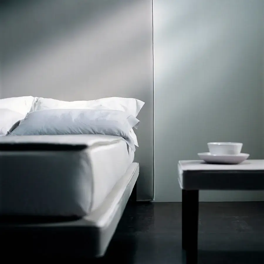 Distinguished Horm Ebridi bed with light gray fabric upholstery and solid beechwood feet in mocha lacquer finish