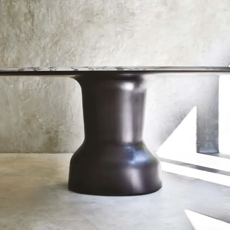 Exceptional Casa Casati Musa table with speckled white and gray marble top and dark glossy resin pedestal base