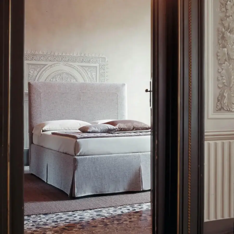 Exceptional Horm Sardegna bed with neutral gray fabric upholstery and solid beechwood feet in mocha lacquer finish
