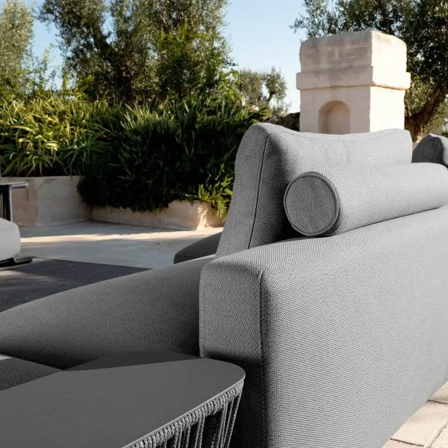 Superior Talenti Cliff Déco sectional with aluminum frame, light gray textile upholstery and refined nautical rope detailing