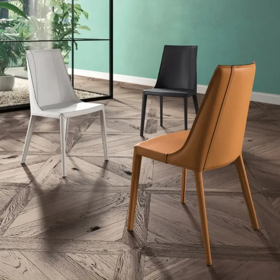 Superior Ozzio Italia Loren chair with light brown leather and a gently curved high back for support