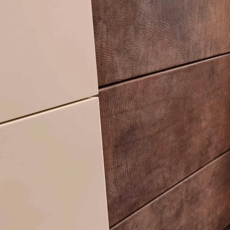 Superior Presotto Inside dresser with light beige matt lacquer and textured brown leather-like material crafted in Italy