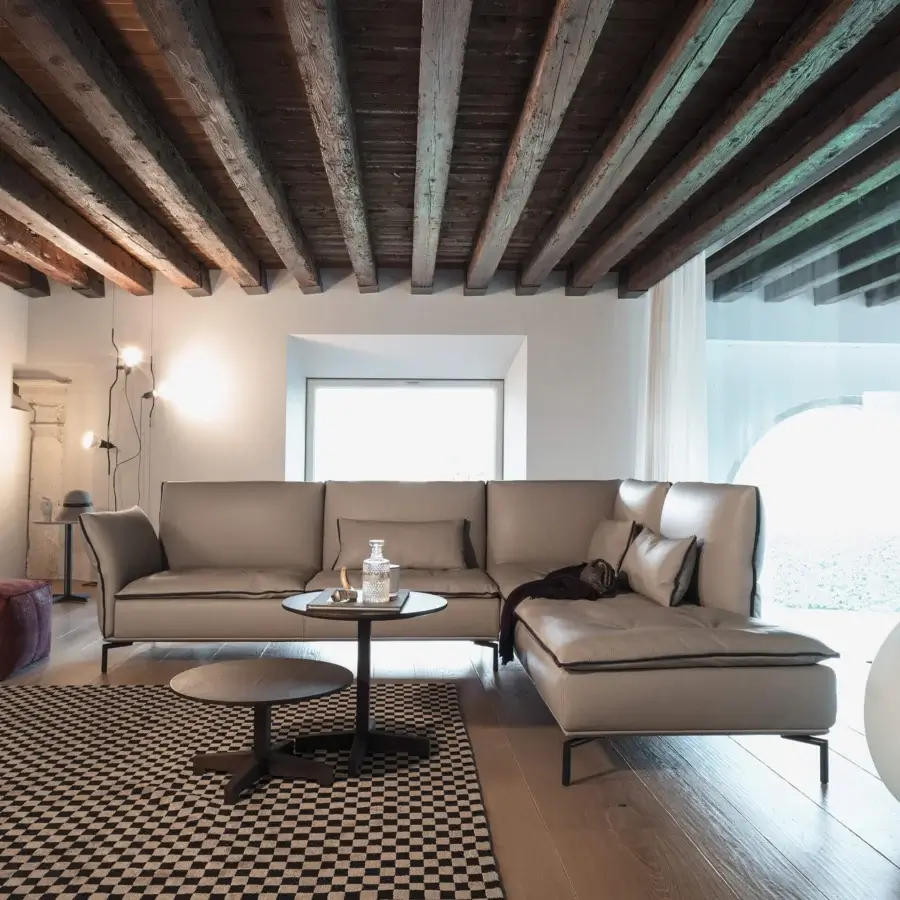 Exclusive Cierre1972 Simply sectional with light beige textile, dark trim and black metal legs