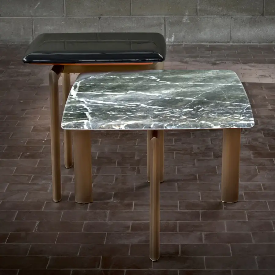 Distinguished Casa Casati Sasso side table with green and white veined marble slab and smooth matte light brown wooden legs in polyester lacquer