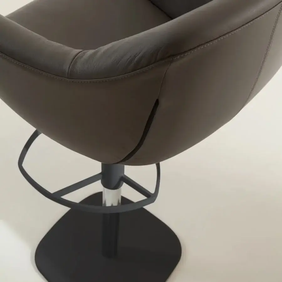 Exceptional Ozzio Italia Piquet - Nemo - Boris stool upholstered in dark brown with a swivel gas lift and metal base