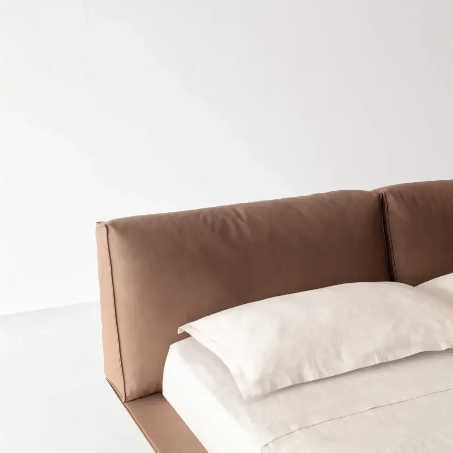 Harmonious Cierre1972 Vogue Cuoio bed with smooth brown leather upholstery and clean squared shapes built in Italy