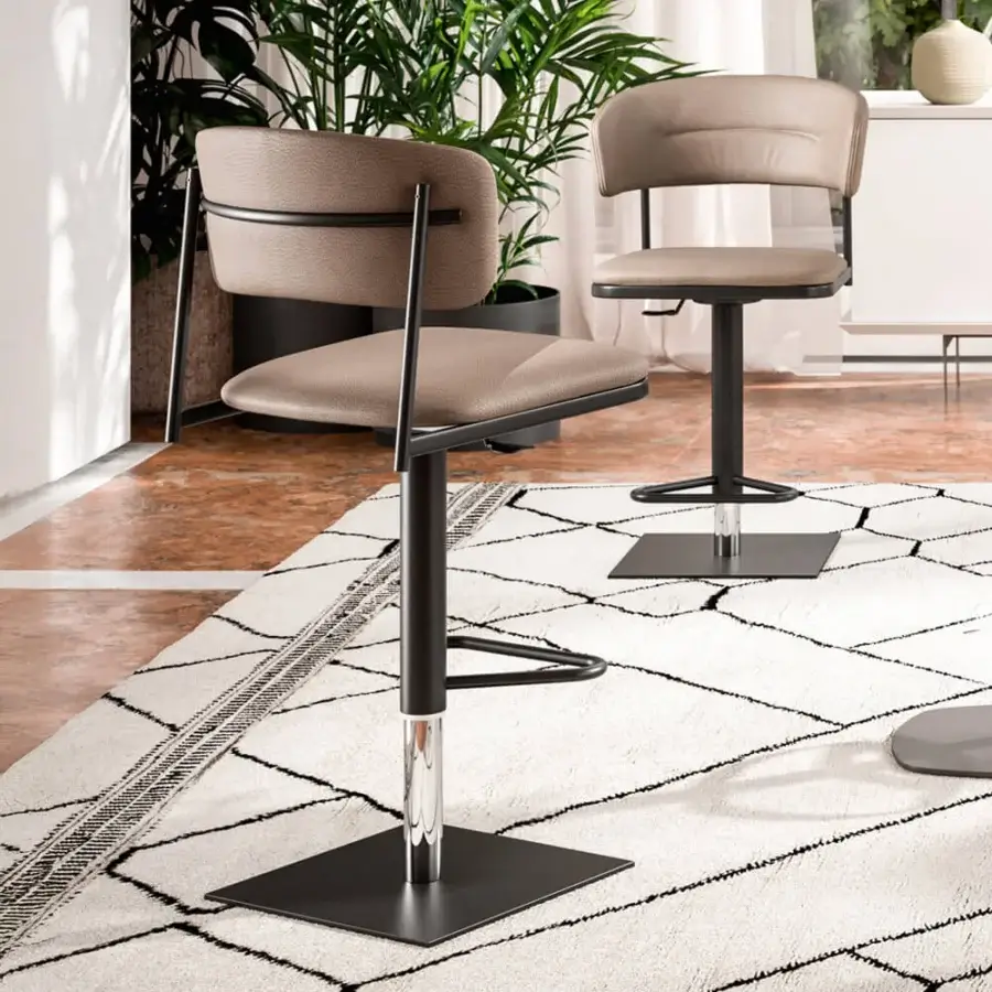 Logan - Lia Stool #2