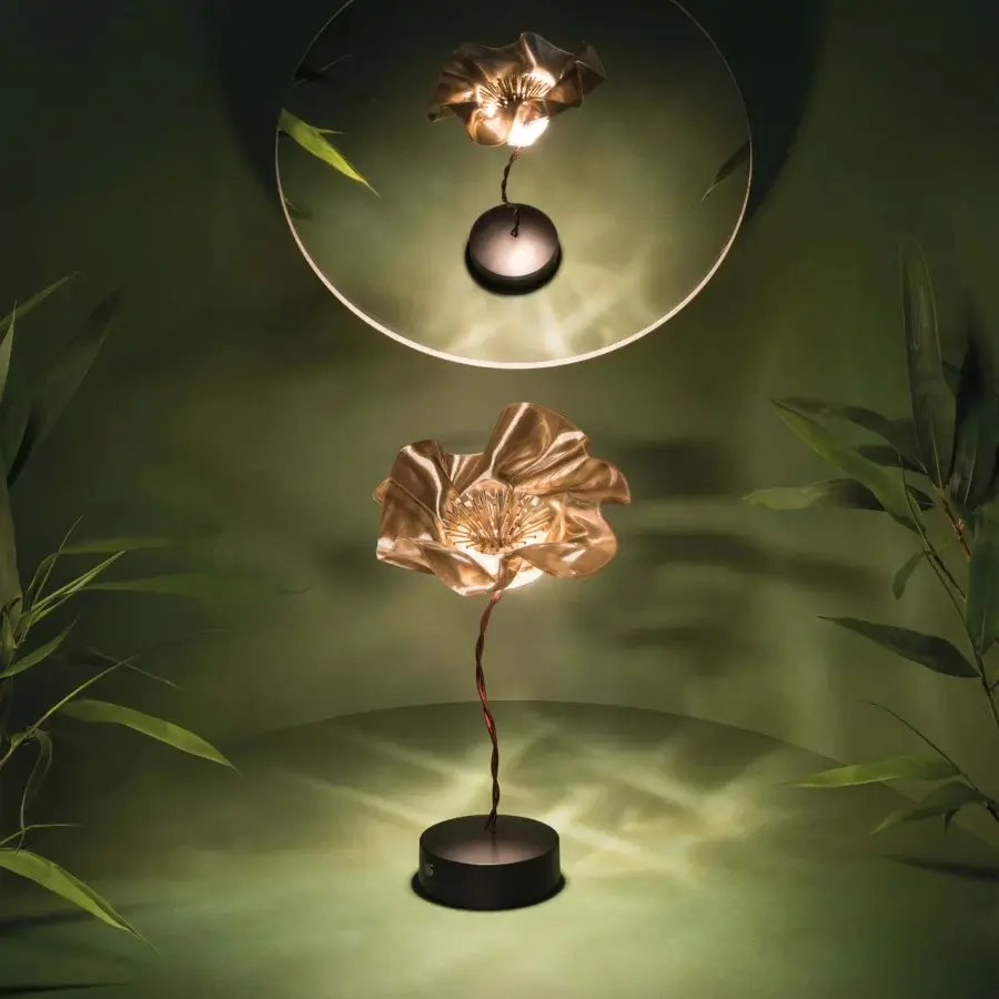 Lavish Slamp LaFleur Battery lamp handcrafted in Lentiflex with a glossy brass shade and matte black base