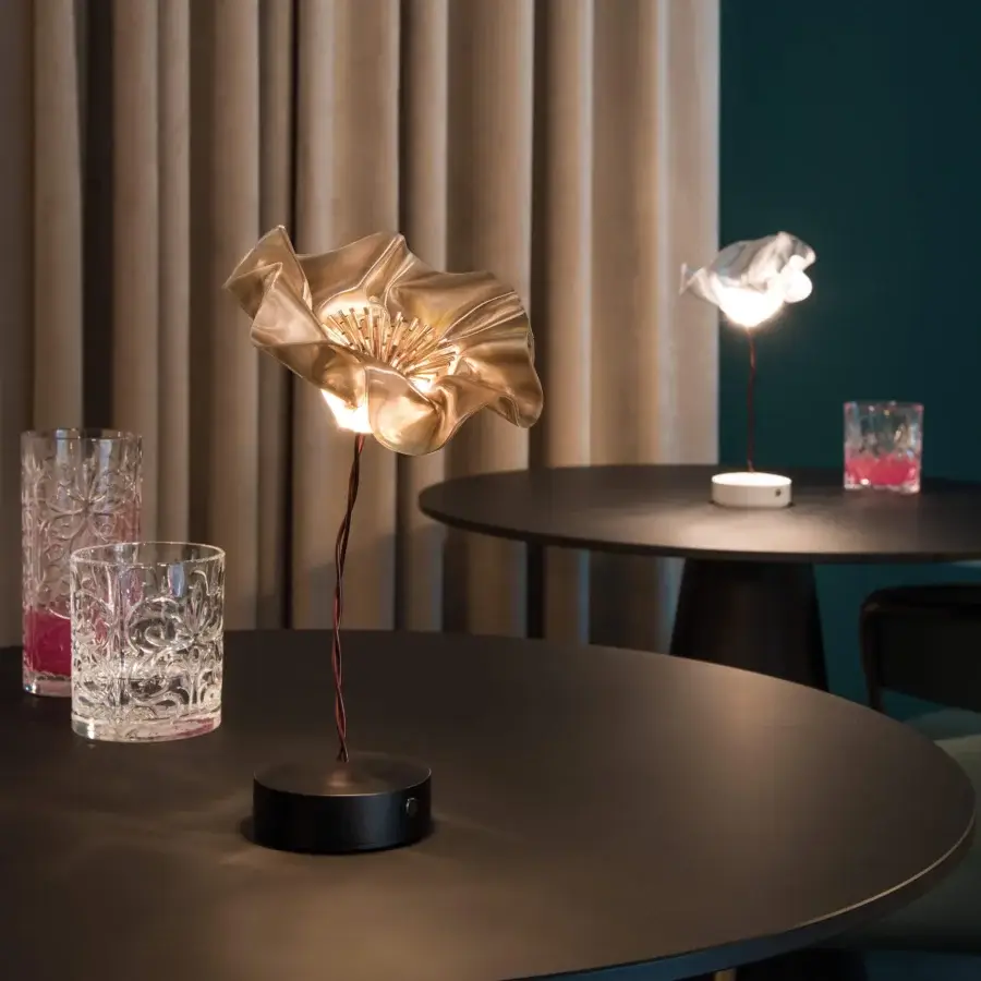 Elegant Slamp LaFleur Battery lamp hand-molded in Lentiflex with a glossy golden tone and twisted copper wire stem
