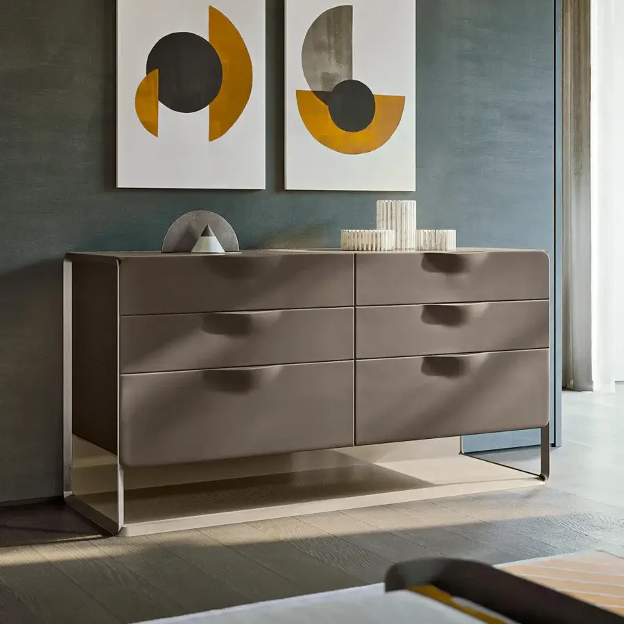 Exceptional Turri Milano dresser with six leather-covered drawers and glossy lacquered wood, crafted in a sophisticated taupe finish