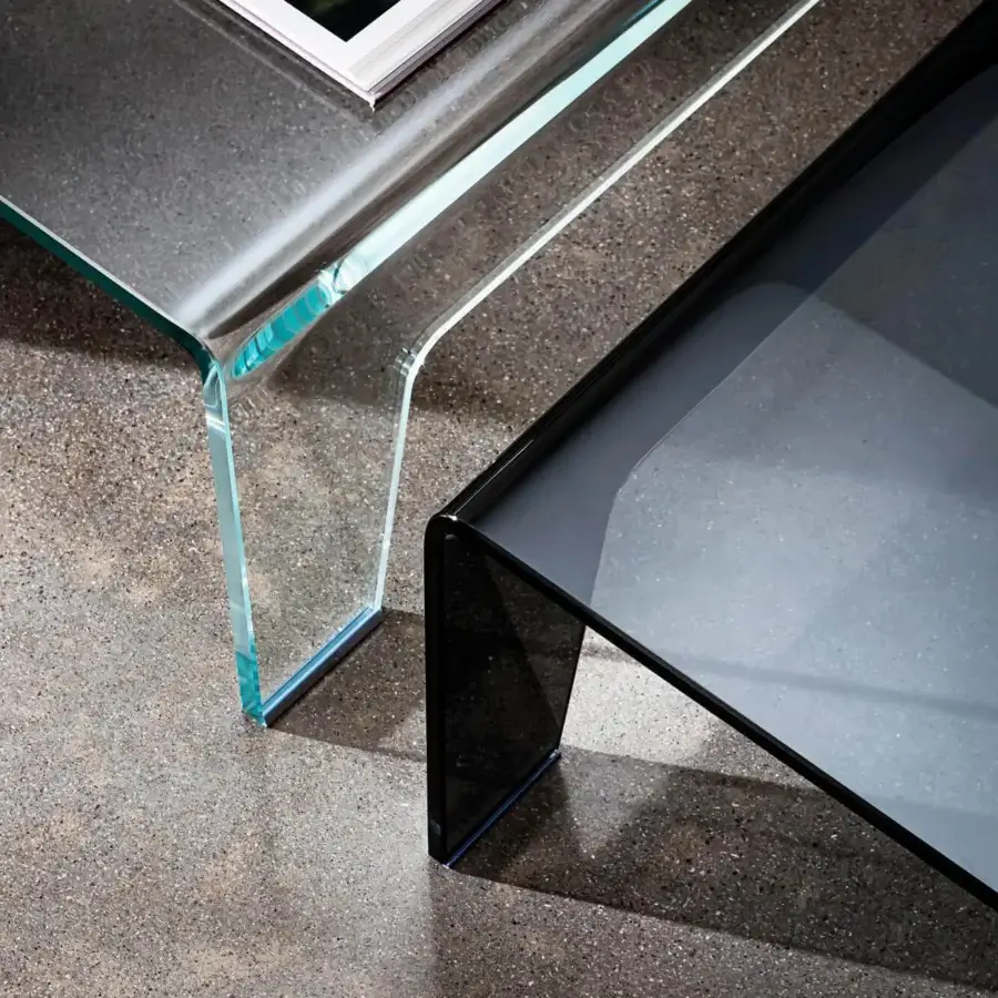 Sophisticated Sovet Italia Frog coffee table with extralight bent glass structure and lacquered dark gray section