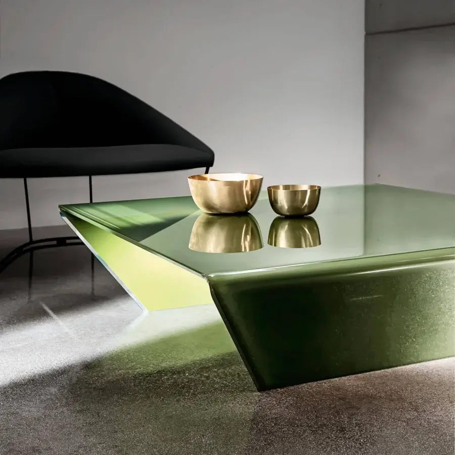 Exceptional Sovet Italia Rubino coffee table in bent extra light glass with glossy green and lime-green supporting structure