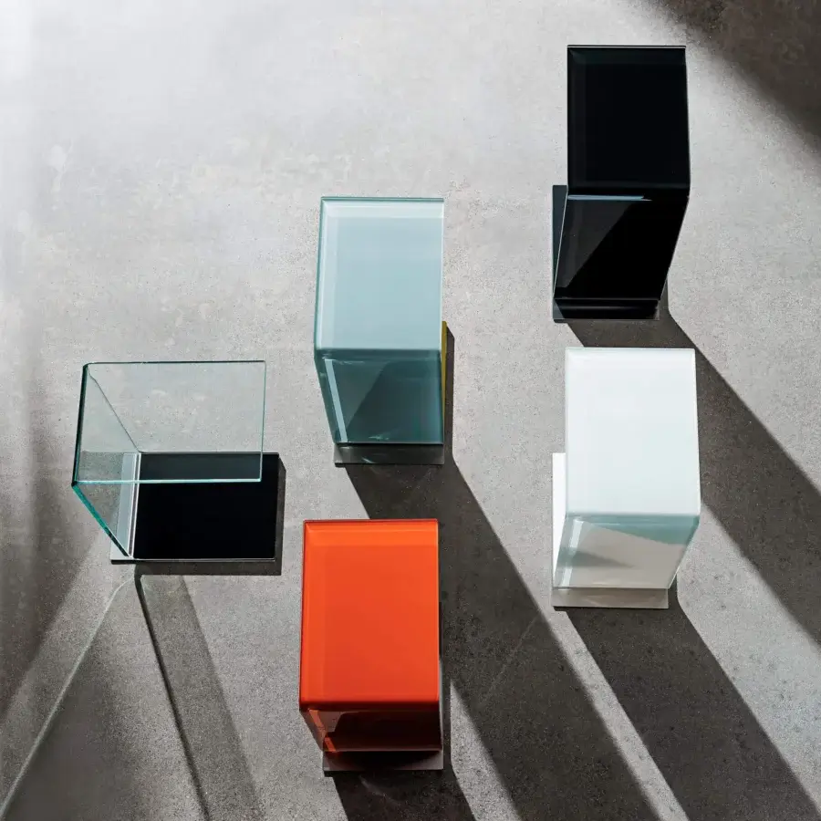 Elegant Sovet Italia Swan side table with bent clear glass and black lacquered base plus matt stainless steel plate
