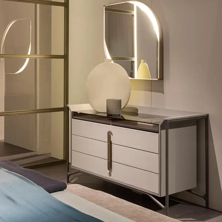 Distinguished Turri Vine dresser with wooden structure and light leather-covered drawers, plus brushed gold handles and bronzed glass top